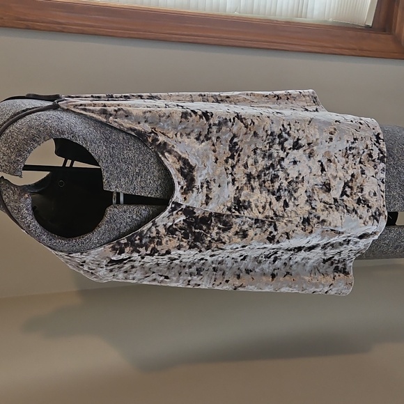 American Eagle Outfitters velour tank - Picture 3 of 6